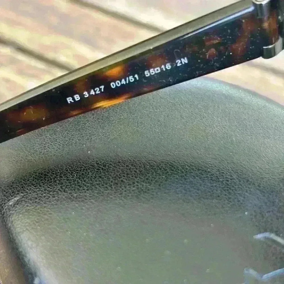 Ray-ban Gradient sunglasses with silver hardware includes case- EUC no scratch - Picture 5 of 11